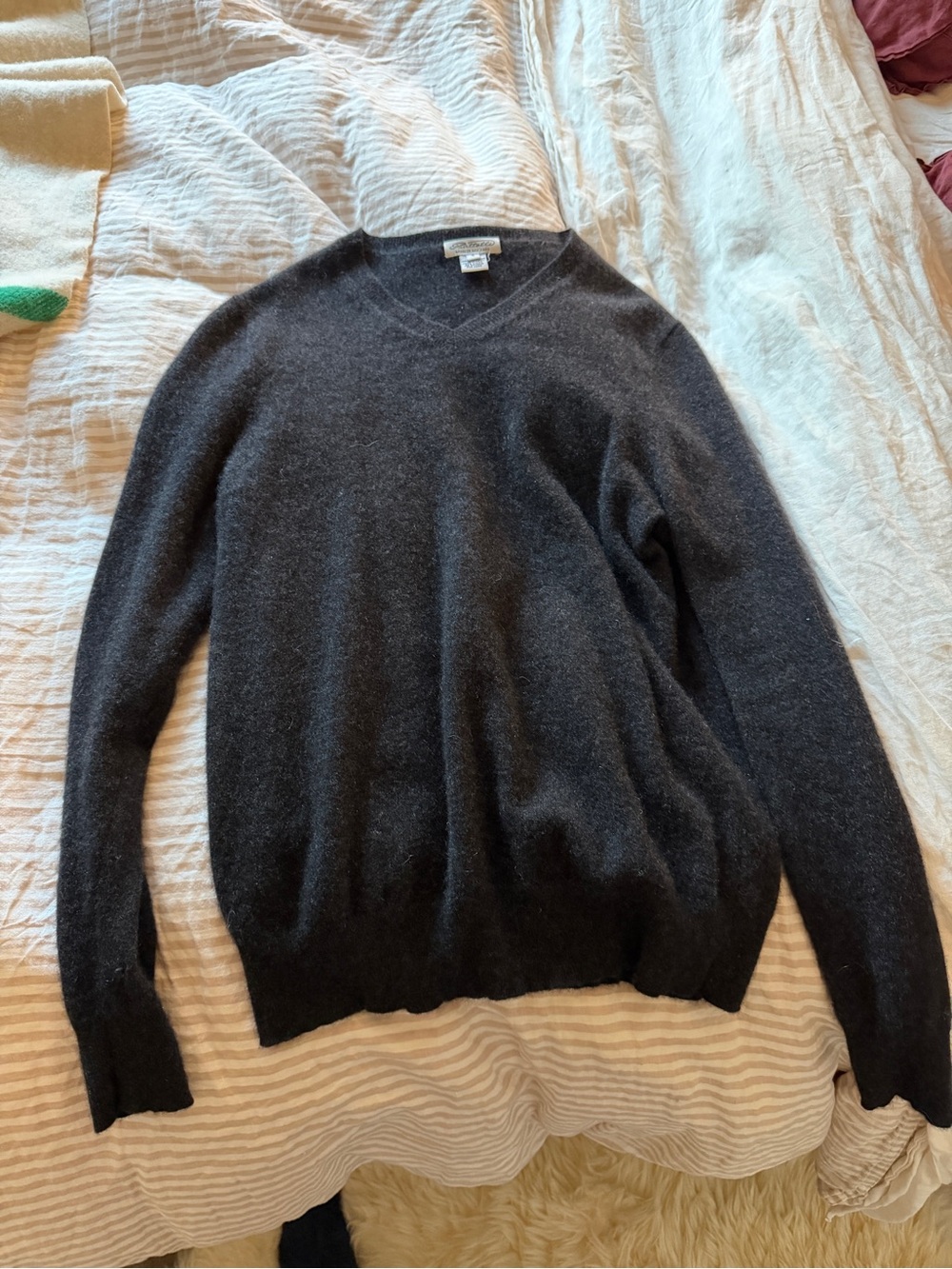 Barney’s Piattelli Cashmere V-Neck Sweater - Charcoal